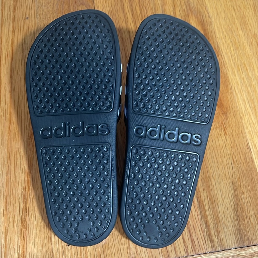 Adidas women’s slip ons - Picture 2 of 3